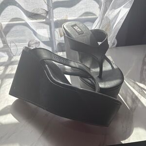 DKNY Black Platform Wedge Thong Sandals - Sleek Elevated Style